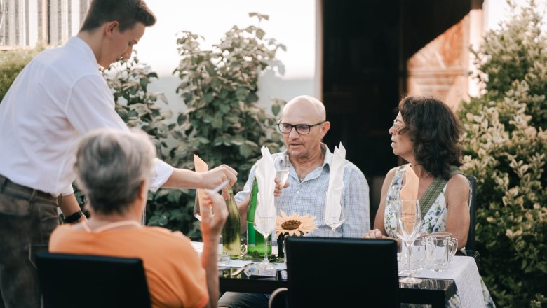 Heurigengäste, © Familie Gmeiner Heurigengäste, © Familie Gmeiner