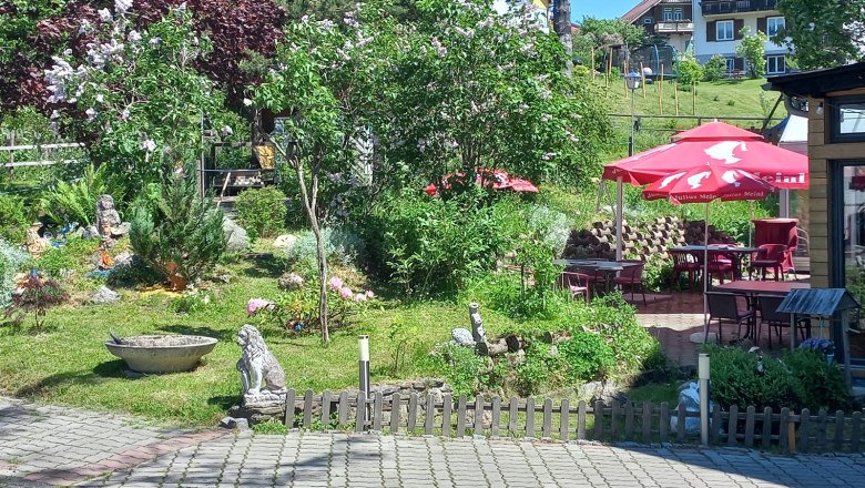 Erholsamer Garten im Gasthof Edelweiss, © Franz Wurm Erholsamer Garten im Gasthof Edelweiss, © Franz Wurm