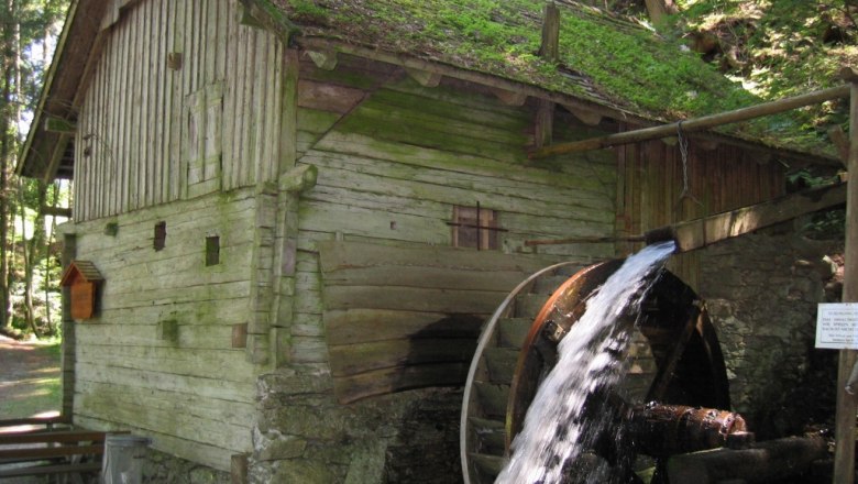Hinterleitner Mühle, © Gemeinde St. Kathrein am Hauenstein Alte Mühle mit Wasserrad.