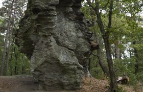 © Kalapos-kövek