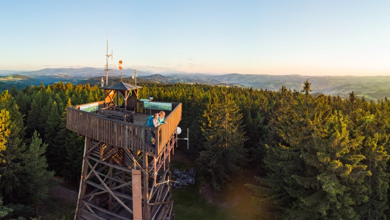 The lookout point at Hutwisch, © Wiener Alpen/Martin Fülöp