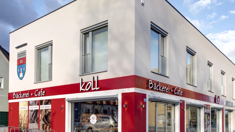 Fachgesch&auml;ft mit Caf&eacute; in Lanzenkirchen, &copy; Koll GmbH